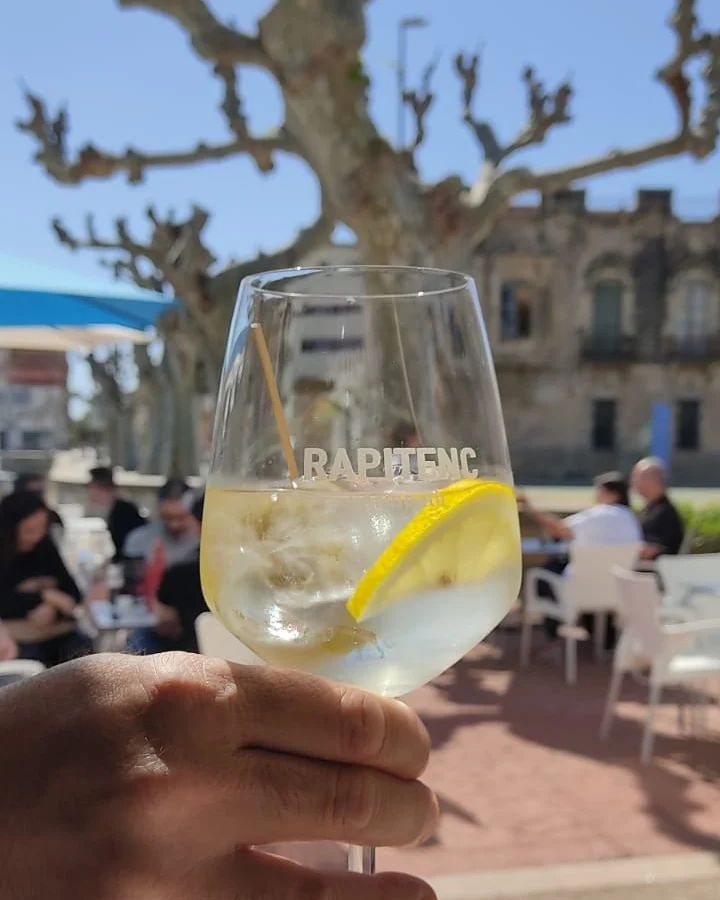 Copa de vermut a la terrassa
